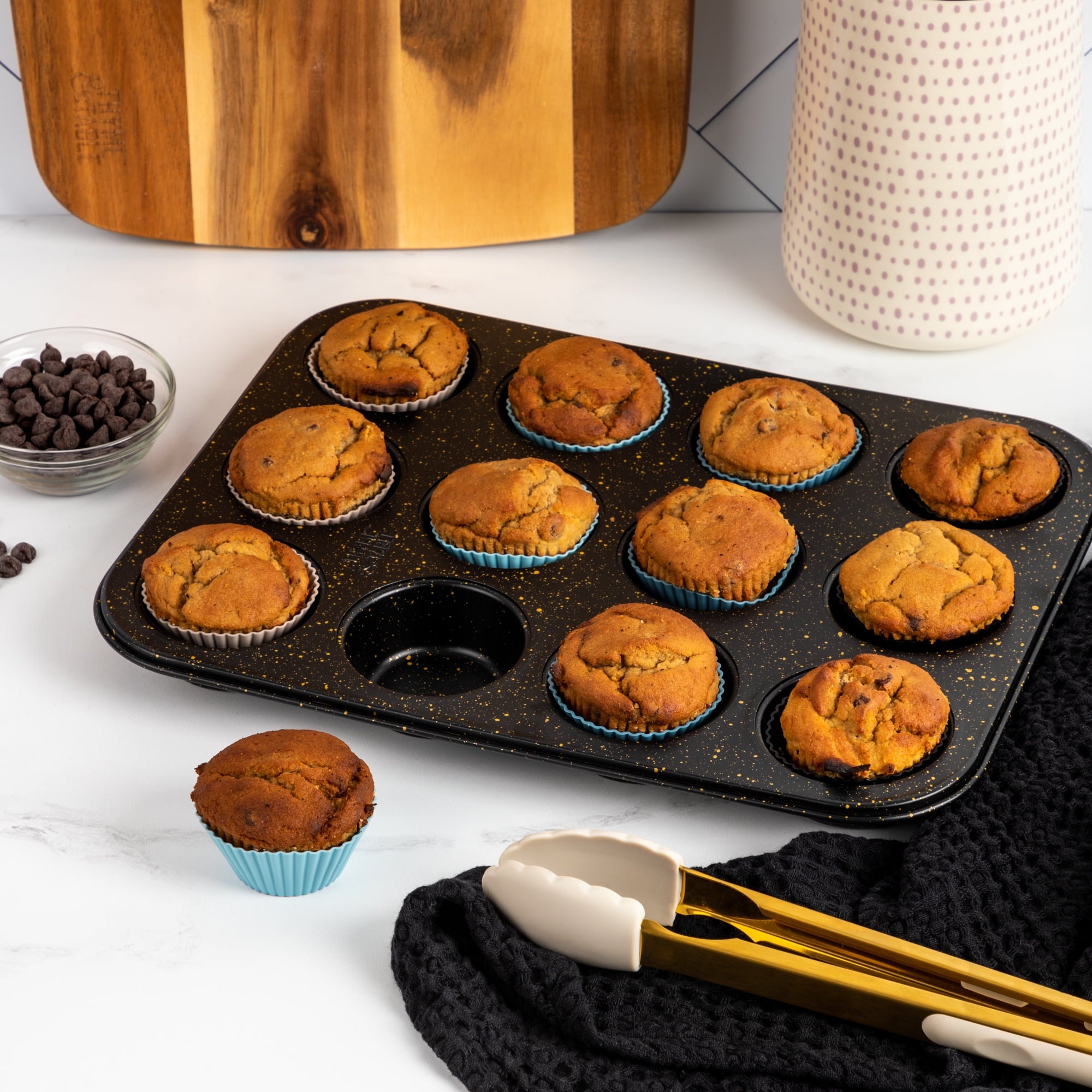 Thyme & Table 12 Cup Nonstick Muffin Pan with Silicone Baking Cups - Black - Image 3