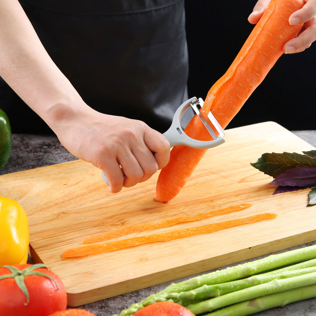 Mainstays 3-Piece Peeler Set with Serrated, Straight, and Julienne Blades, Assorted Colors - Image 4