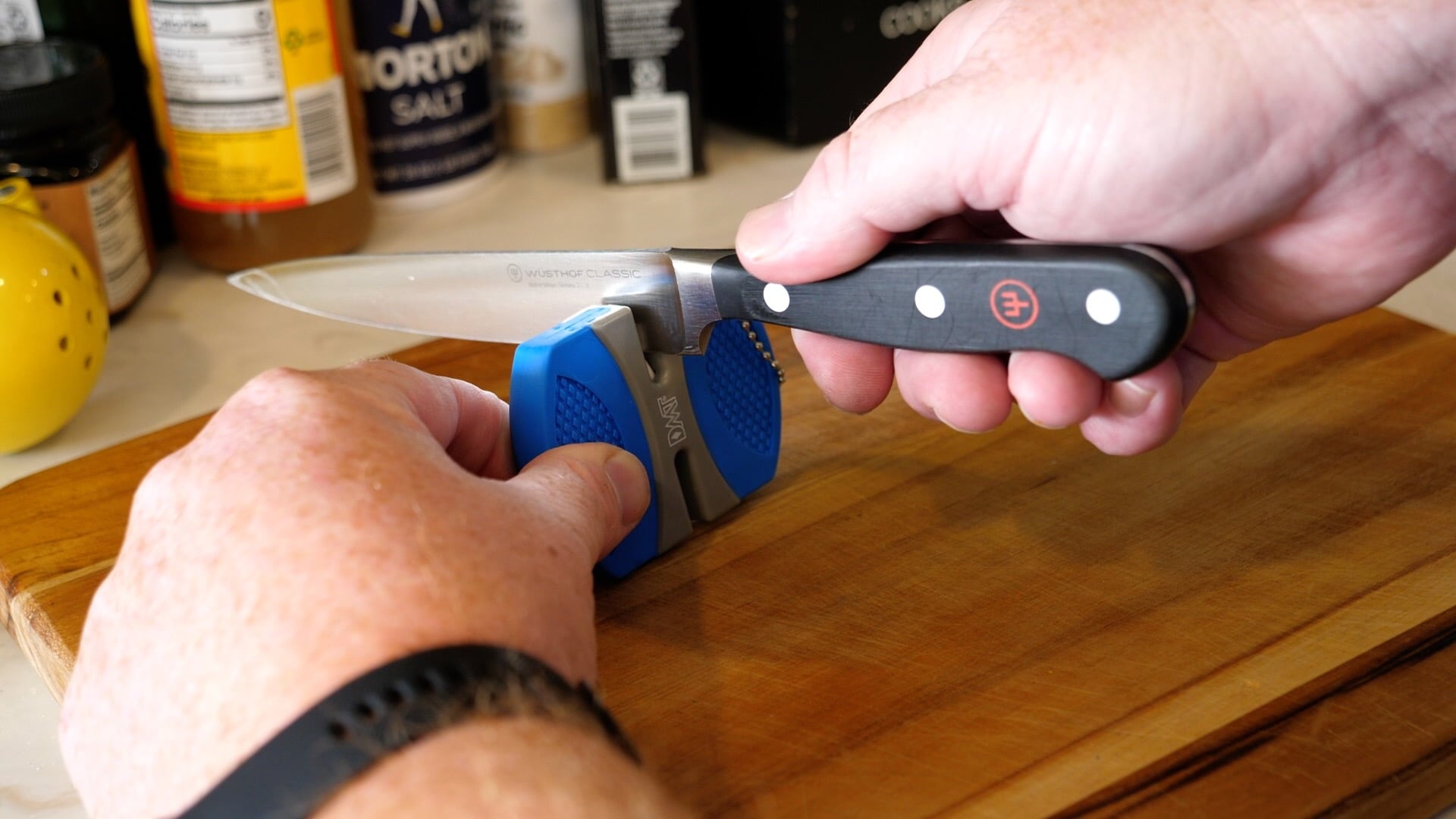 DMT PocketSharp Coarse & Fine Knife Sharpener, Simplistic & Portable Sharpening / Secure-Grip Nonslip Control Pads / ... - Image 6