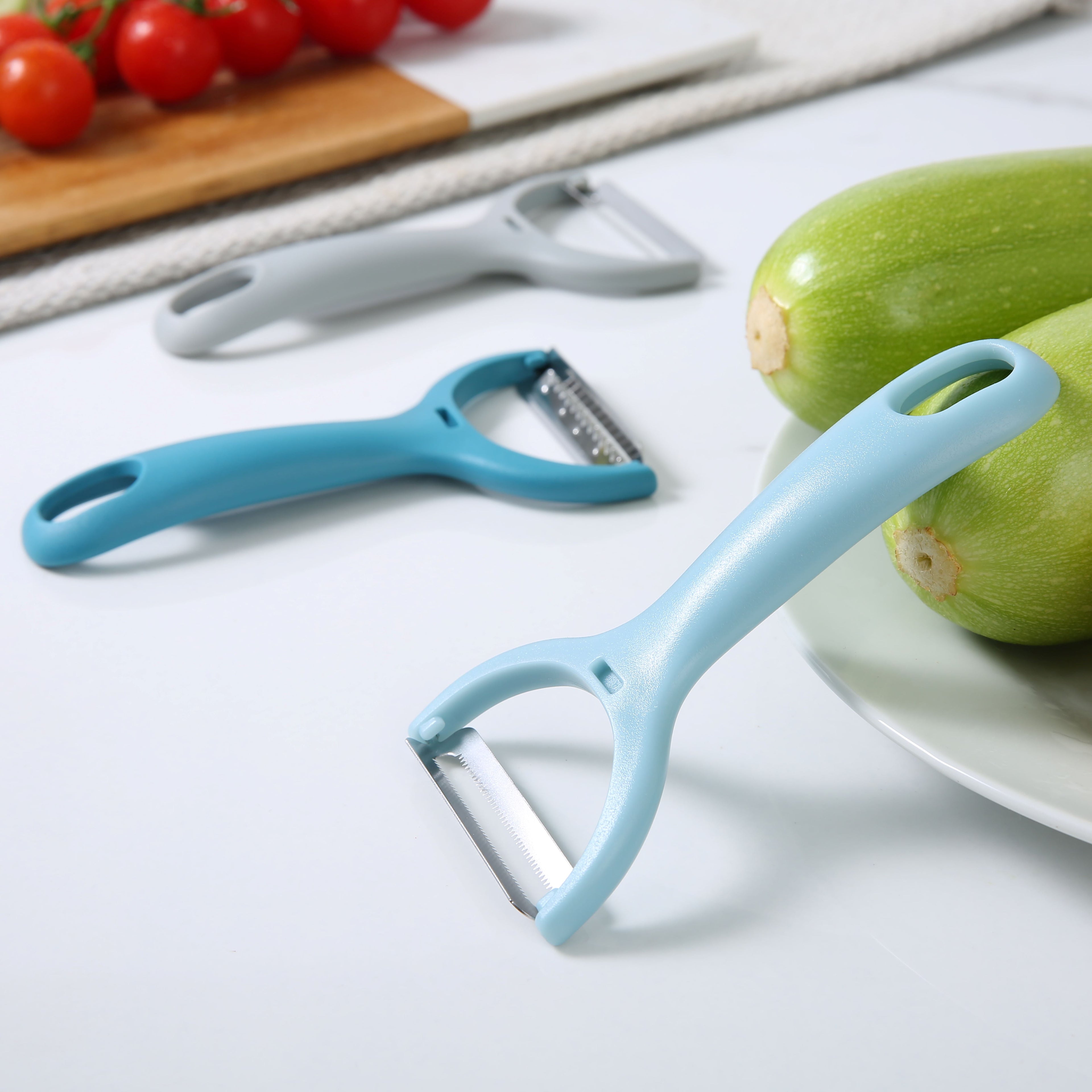 Mainstays 3-Piece Peeler Set with Serrated, Straight, and Julienne Blades, Assorted Colors - Image 6