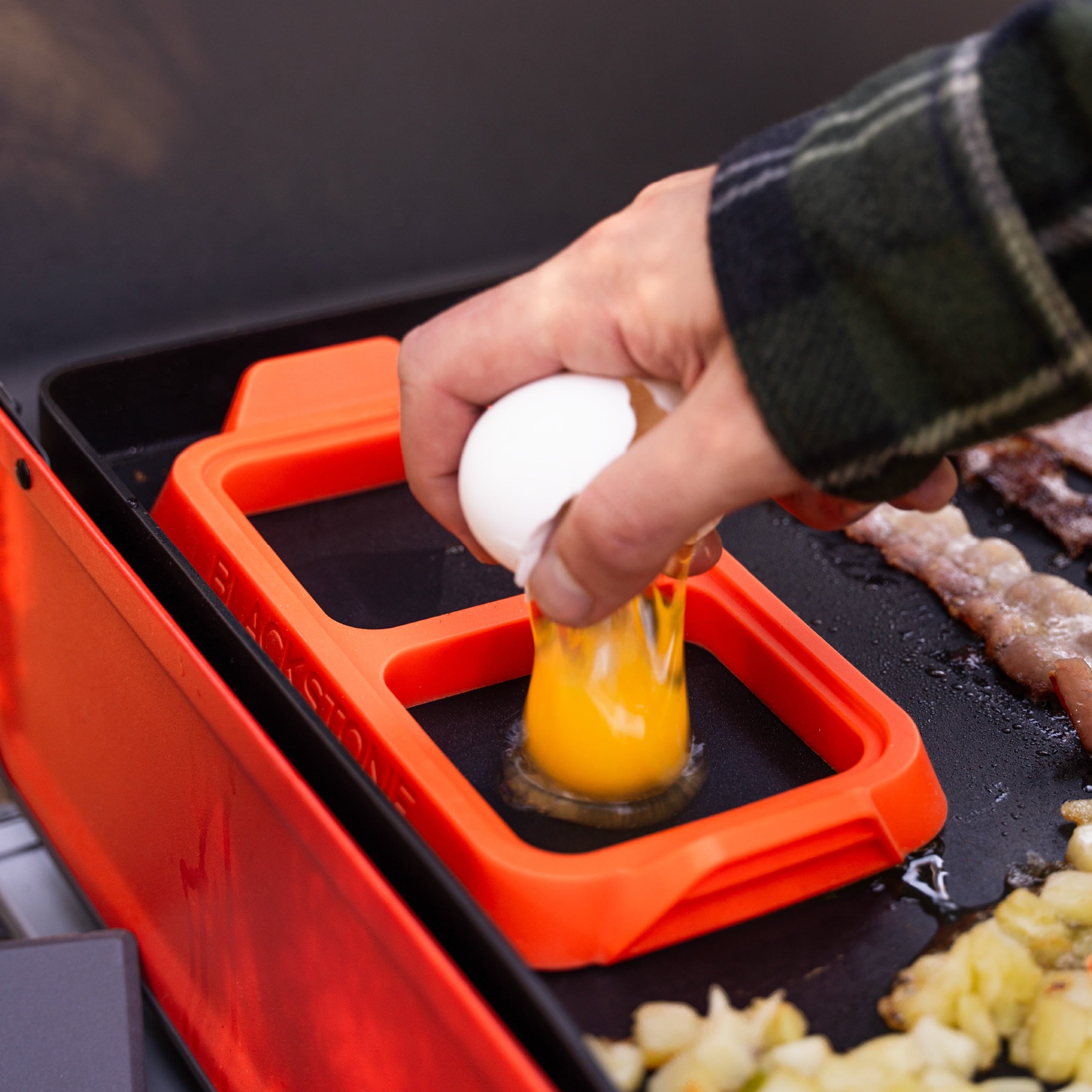 Blackstone Adventure Ready Silicone Egg Ring Tray Set with Heat-Resistant Handles, 2-Piece - Image 5
