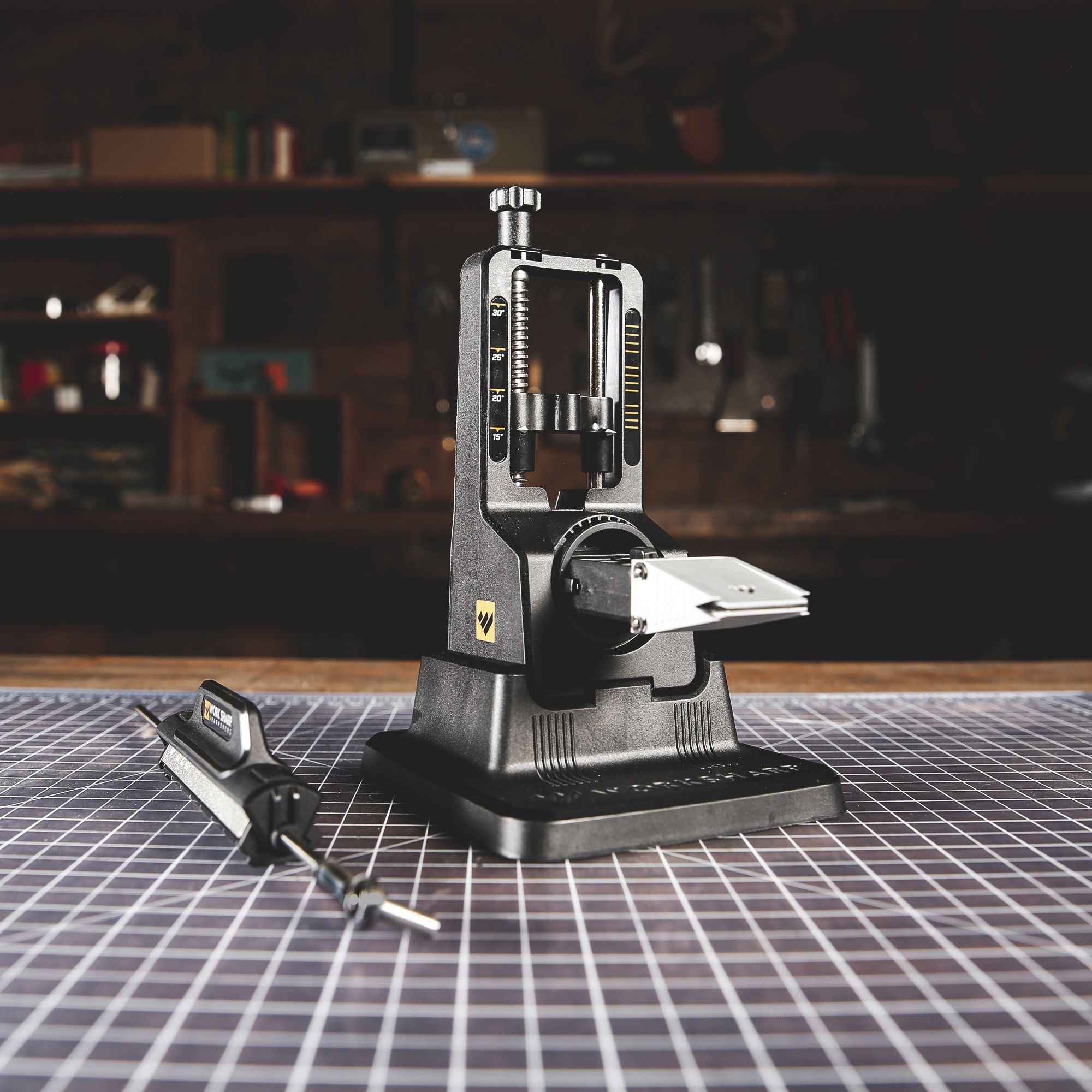 Work Sharp Precision Adjust Knife Sharpener Kit, Sharpens All Pocket and Kitchen Knives with ease & control - Image 4