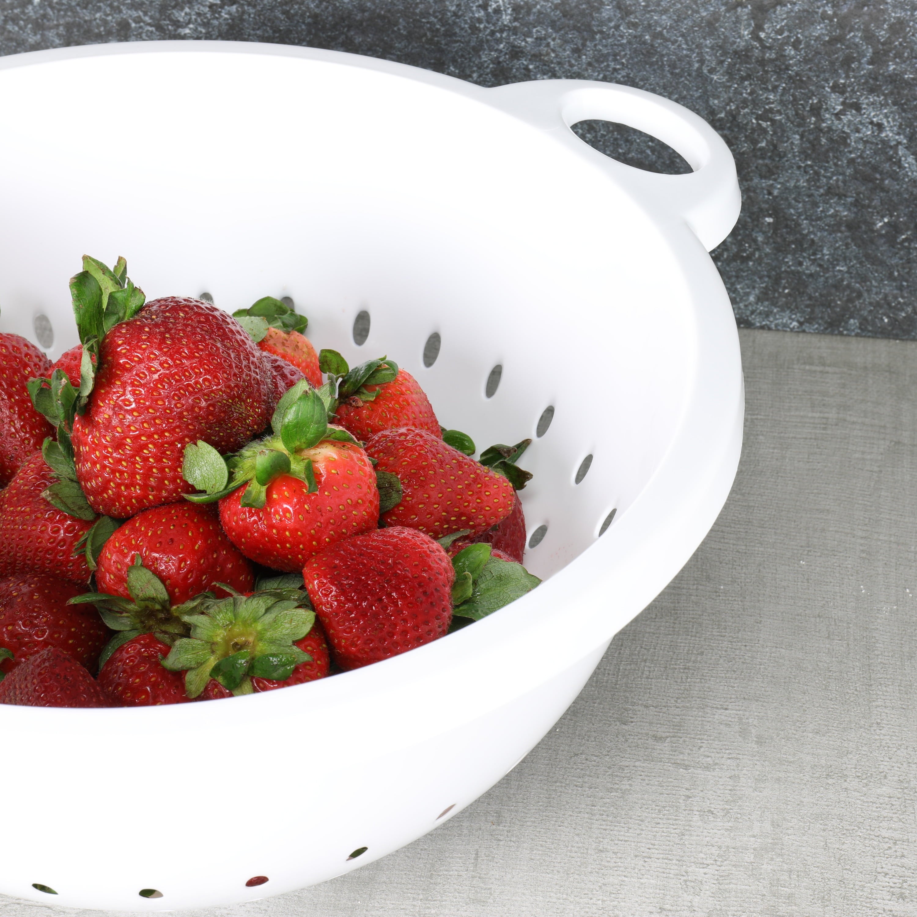 Chef Craft Select Plastic Deep Colander, 11x5 inch 5 quart, White - Image 2