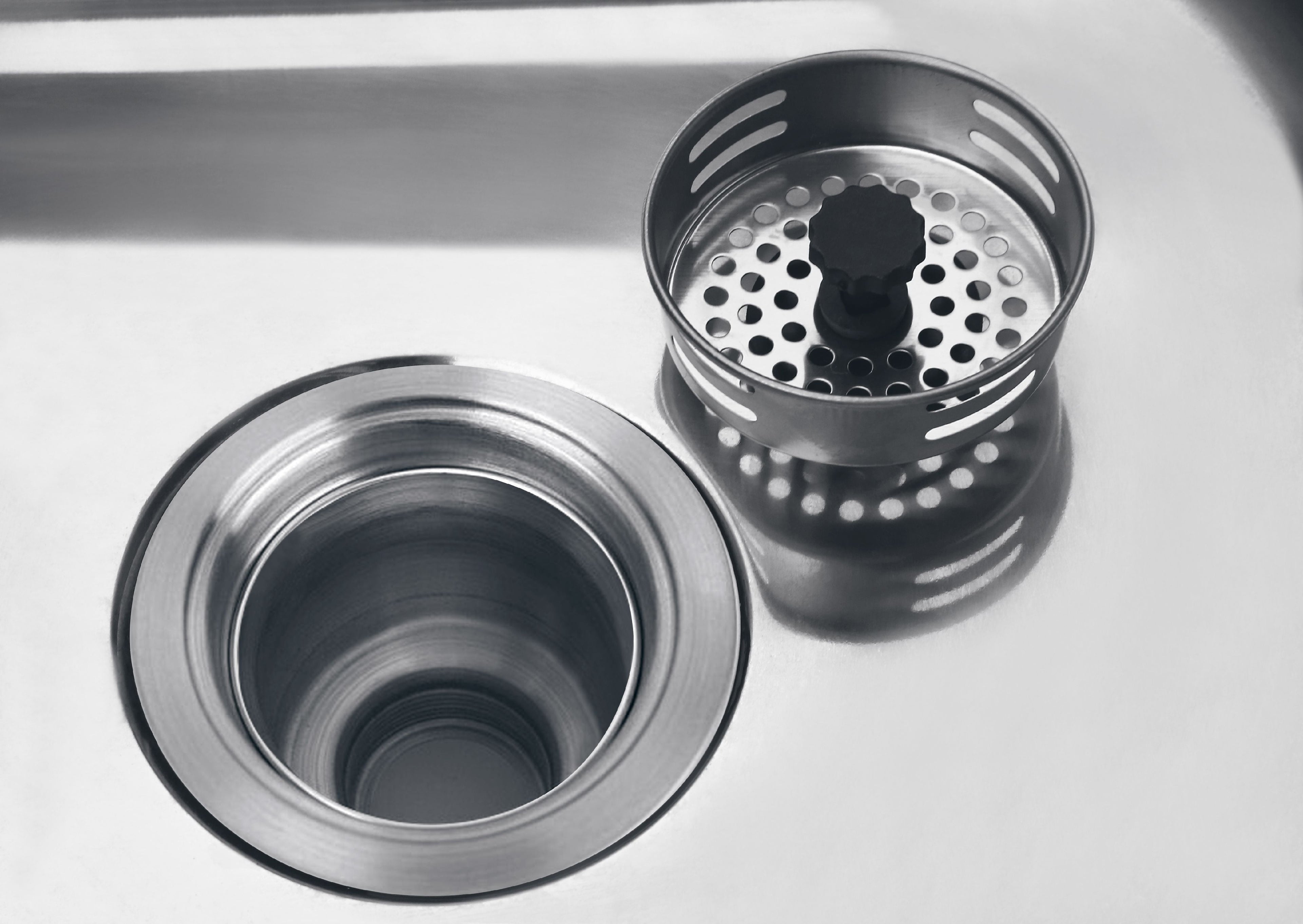 Mainstays Silver Stainless Steel Kitchen Sink Strainer and Drain Catcher with Rubber Stopper - Image 2