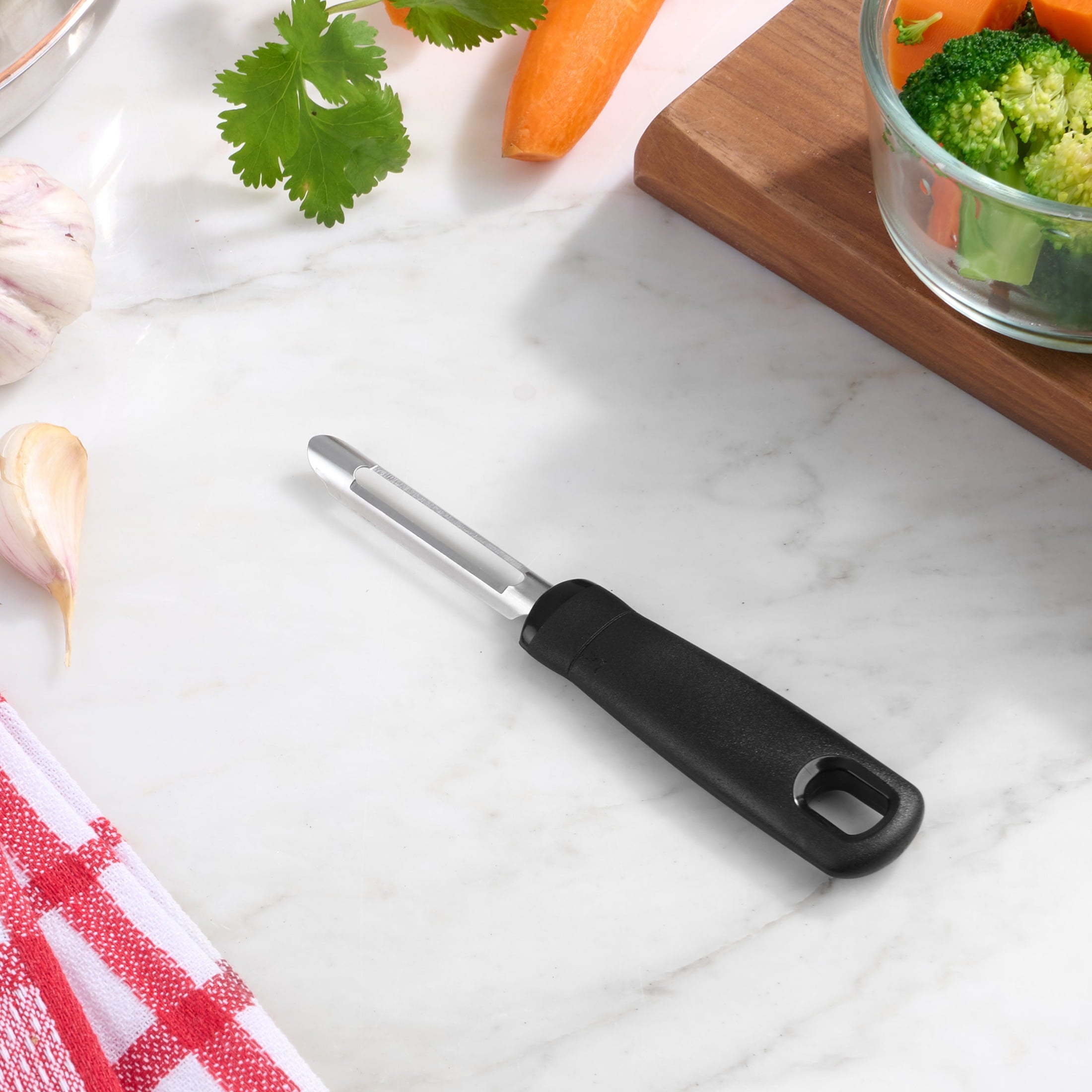 Mainstays 6in Stainless Steel Fruit and Vegetable Peeler, Black - Image 5