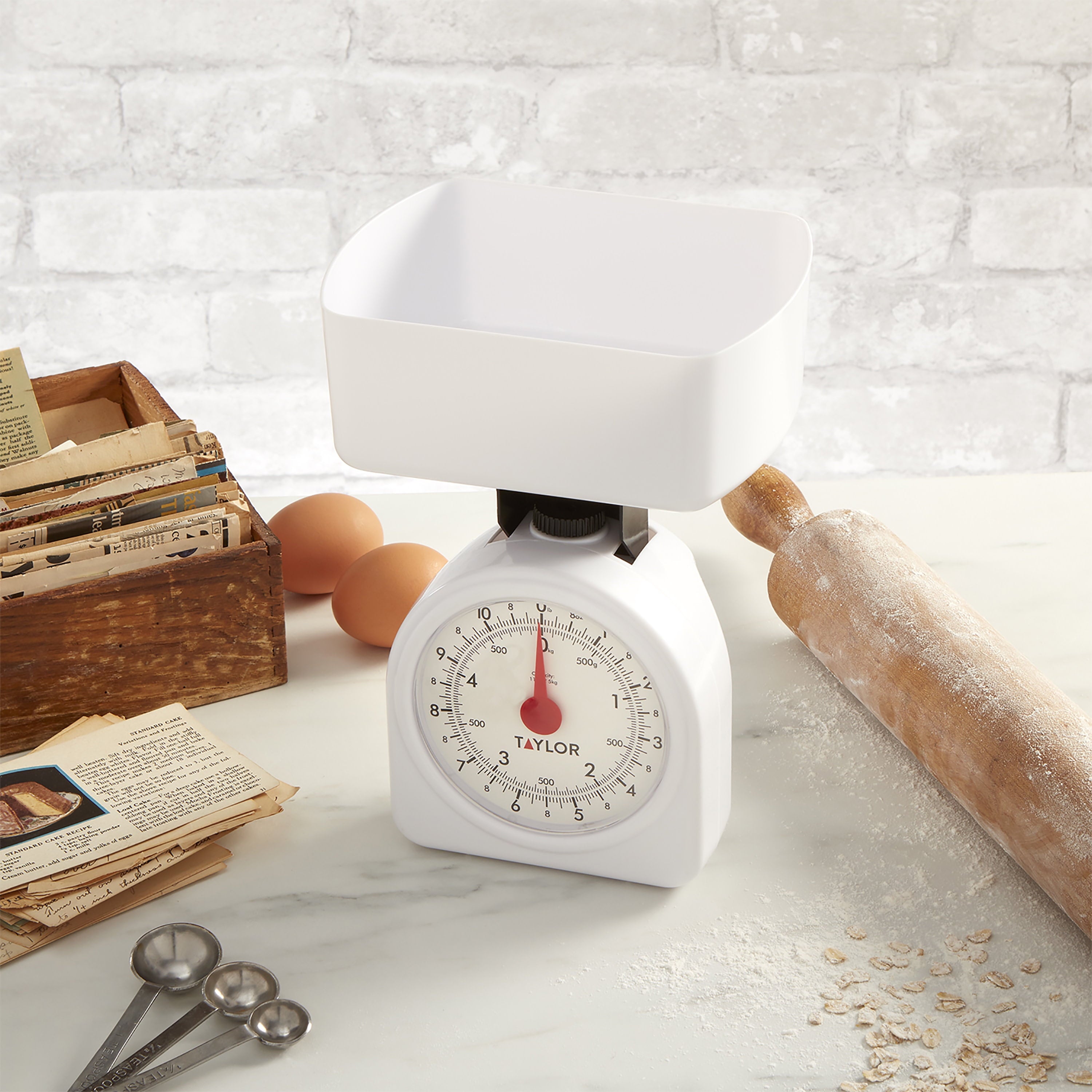 Taylor Mechanical Kitchen Scale and Food Scale in White, Max 11 lbs - Image 2