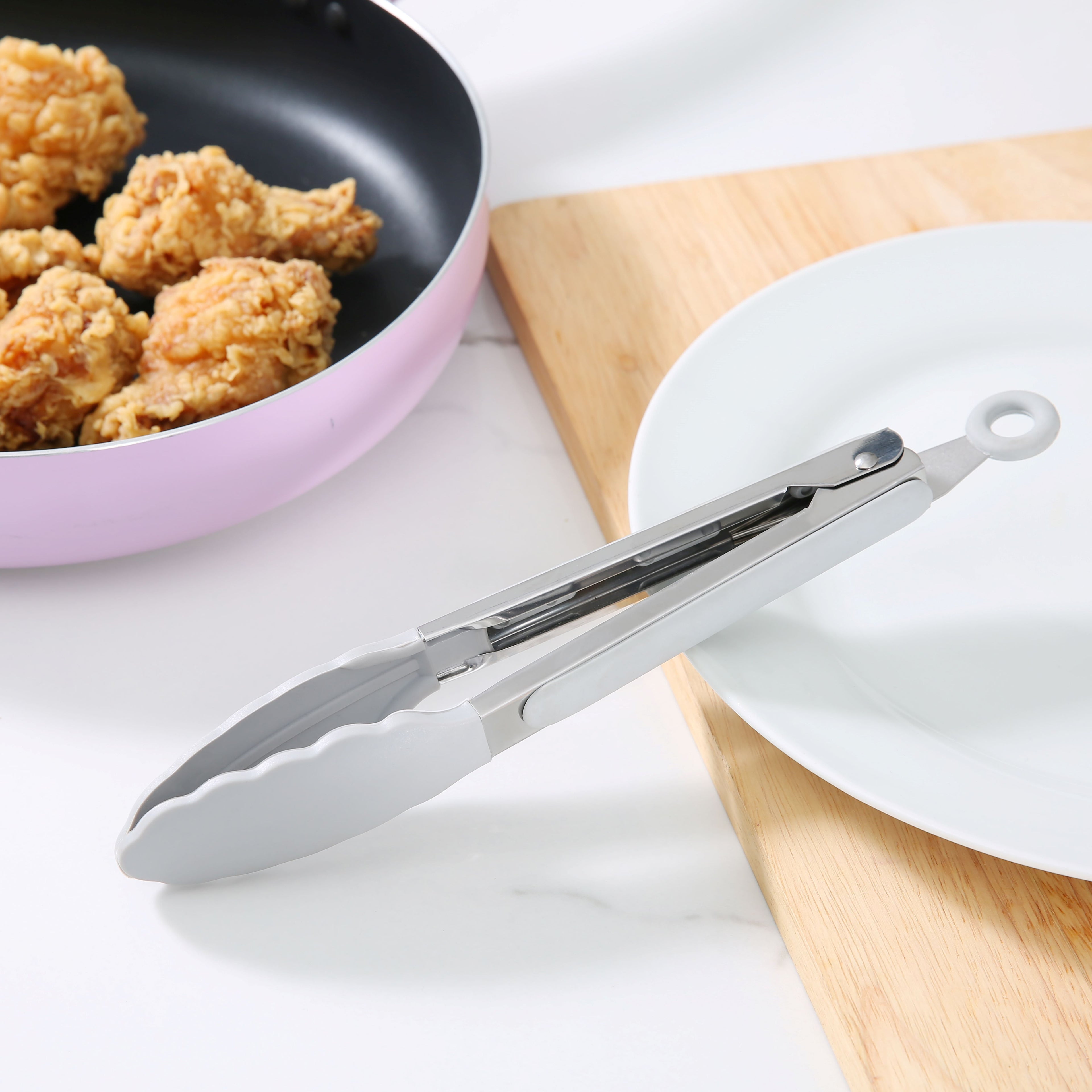 Mainstays 9" Stainless Steel and Silicone Locking Tongs, Soft Grip Handle, Grey Flannel - Image 2