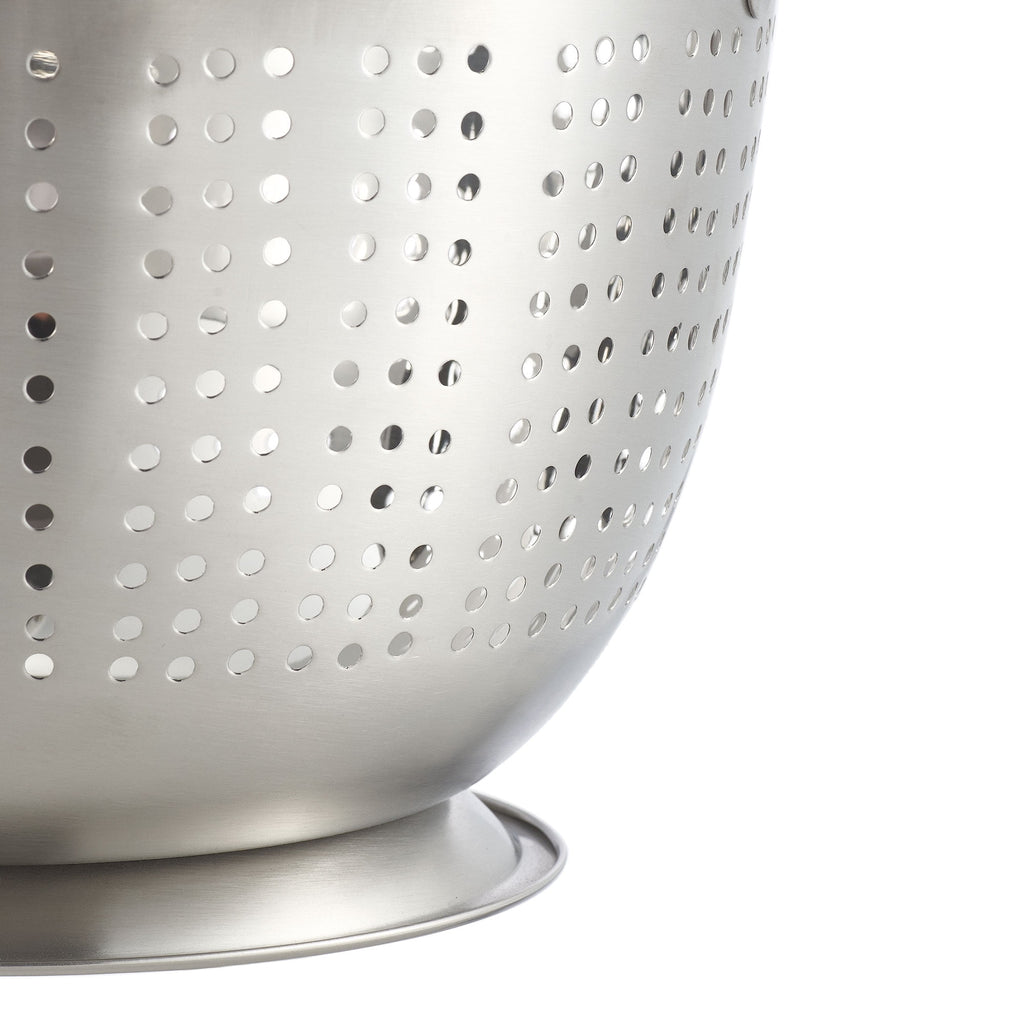 Mainstays SS 3QT Multi-Use Colander for Straining, Draining & Rinsing Pasta, Fruits or Vegetables - Image 4